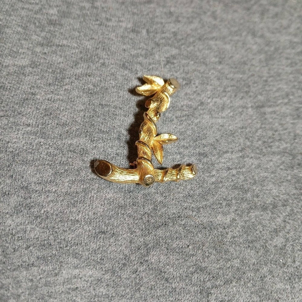 Vtg 1964 Sarah Coventry initial "T" brooch from the Sarah's ABC's collection - Picture 3 of 6